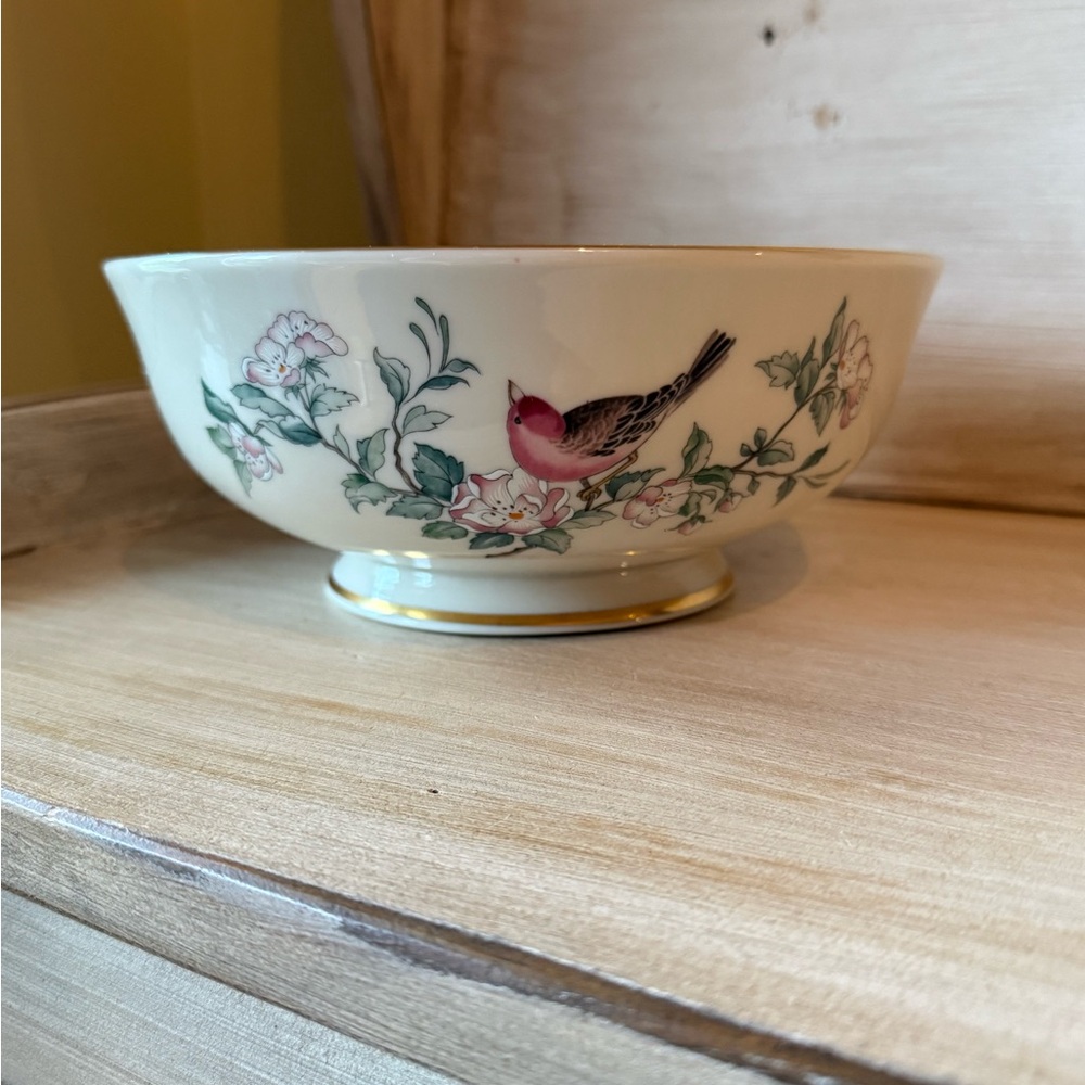 LENOX Serenade 8 3/4 Inch Footed
Bowl with 24k Gold Trim Retired
Made In USA